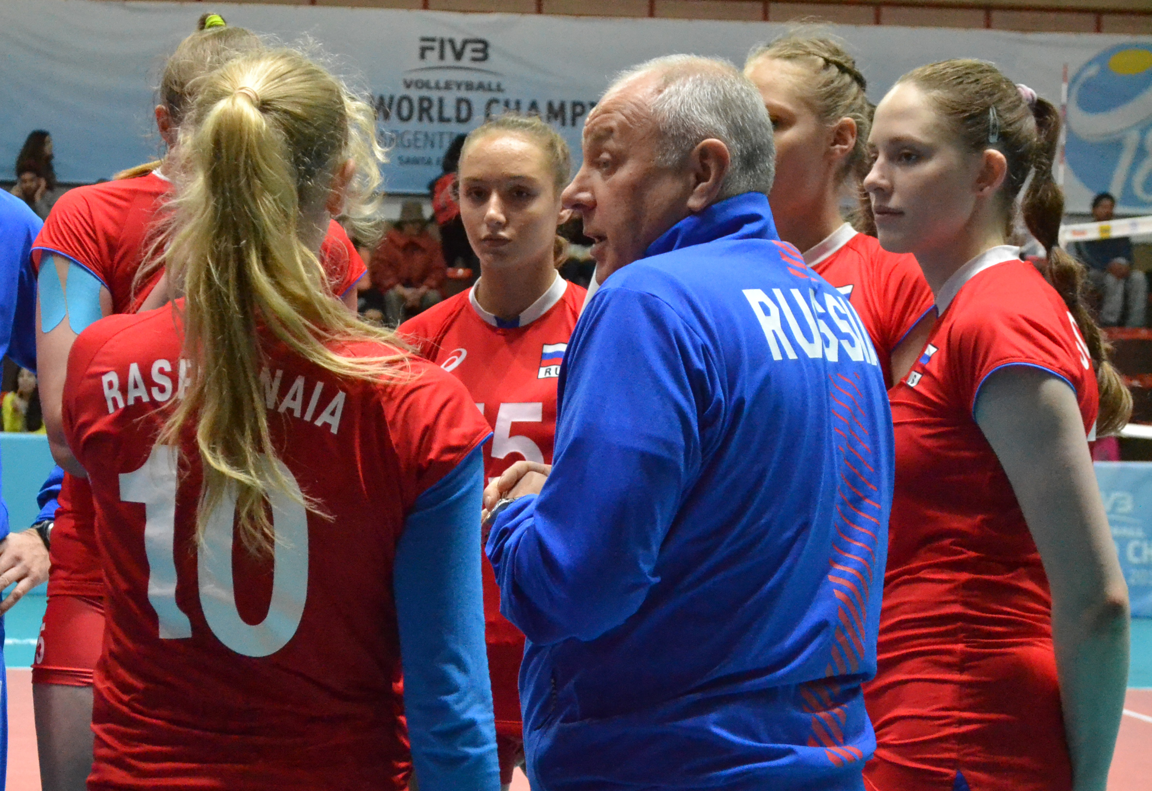 AlexanderKarikovduringRussiatimeout Чемпионат мира U-18. Вторая победа россиянок
