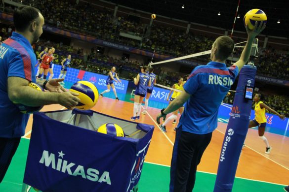 Russiascoachingstaffhelptheteamswarmup Лига наций. Первый этап завершили поражением от хозяек