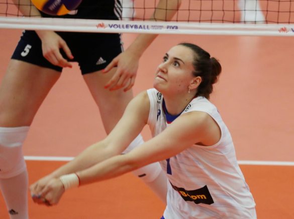 Russiansplayerwaitingtobumpuptheball Седьмая пуля. Российская сборная проиграла еще один матч Лиги наций